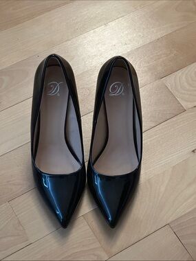 Size 10 Glossy Black Patent Pointed-Toe Pumps